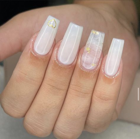 Trendy White Nails Acrylic, White Nails For Graduation, Nails For Graduation Pictures, Trendy White Nails, Nail Art Blanc, Short Coffin Nails Designs, Acrylic Nail Shapes, Long Acrylic Nail Designs, Lavender Nails