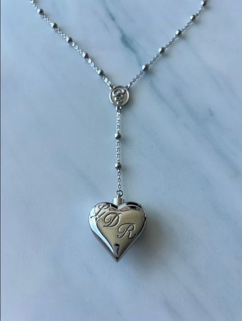 Lana Del Rey Necklace Silver, Aesthetic Heart Necklace, Ldr Coke Necklace, Y Necklace Silver, Pretty Silver Necklaces, Lana Coke Necklace, Silver Jewelry Elegant, Silver Jewelry Inspiration, Ldr Necklace