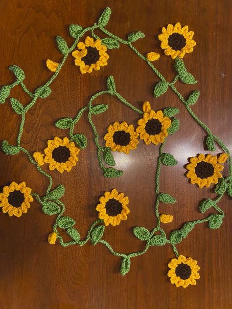 Crochet Nature Garland, Crochet Decorations Hanging, Crochet Garland Room Decor, Crochet Flower Wall Decor, Crochet Sunflower Garland Pattern Free, Crochet Room Garland, Crochet Room Decor Cottage Core, Sunflower Crochet Garland, Crochet Patterns Garland