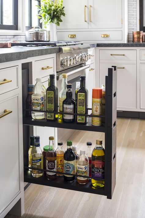 Narrow Cabinet Kitchen, Kitchen Pullout, Black Kitchen Countertops, Kitchen Design Countertops, Narrow Kitchen, Kitchen Cabinet Drawers, Kitchen Pantry Design, H Design, Kitchen Storage Solutions