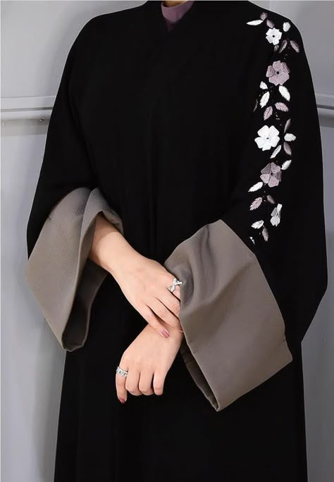 Abaya Black Outfit, Nakab Design New Black, Black Burqa Designs, Abaya Styles For Women, Black Abaya Designs Simple, Burkha Designs Black, Abaya Fashion Black, Abaya Fashion Modern, Fancy Abaya