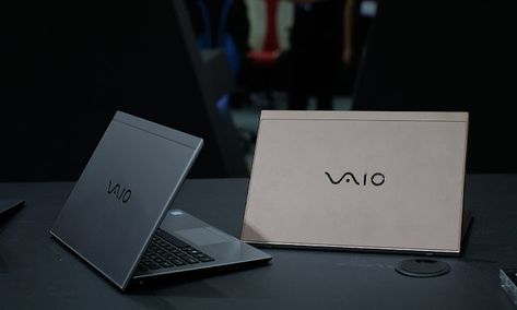 At first, the latest Sony Vaio laptops were only distributed in Japan. where the company was built but along with the large market demand so that this Sony brand laptop began to be exported all over the world.Even on several occasions, the Sony Vaio laptop has become a lifestyle in itself among young people to appear more confident when with their friends. because Sony laptops are known for their superior quality and quite expensive prices.Before knowing the price of a Sony Vaio laptop, first we Sony Vaio Laptop, Sony Mobile Phones, Laptop Design, Sony Vaio, Notebook Laptop, Slim Design, Fun Easy, I Got This, Smartphone