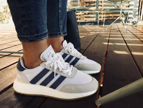 Iniki Adidas, Green Adidas Shoes, Classy And Fab, Adidas Iniki, Nike Shoes Women Fashion, Sweater Outfits Men, Jordan Shoes Girls, Kicks Shoes, Adidas Shoes Women