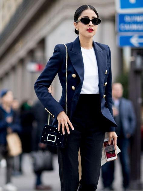 10 outfits con blazer azul marino para sentirte confiada en la oficina Outfit Blazer Azul Marino, Outfits Con Blazer Azul, Blue Blazer Outfits For Women, Outfit Formal Mujer, Blue Blazer Outfit, Outfit Elegantes, Outfit Blazer, Blazer Outfits For Women, Uni Outfits