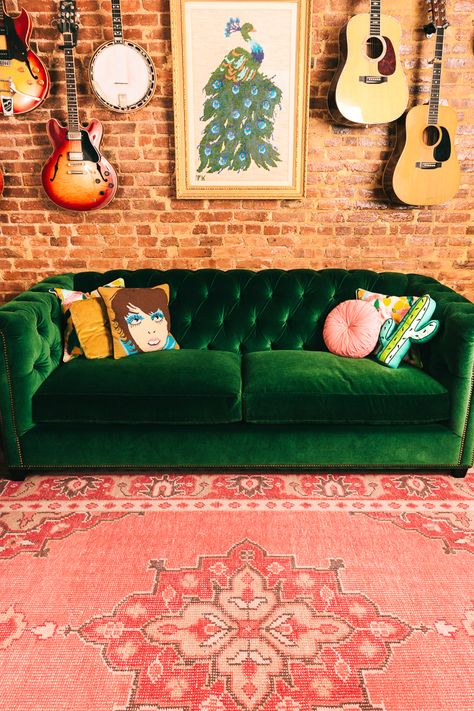 LOVE the combo of the emerald William Sofa and the pink rug! #KeikoLynn #homedecor #highfashionhome #interiordesign #interior #decor #livingroom #emerald #greenvelvet   http://www.highfashionhome.com/william-sofa-vance-emerald.html Green Velvet Tufted Sofa, Bohemian Style Interior Design, Maximalist Interior Design, Velvet Tufted Sofa, Green Couch, Green Velvet Sofa, Velvet Couch, Green Sofa, Maximalist Decor