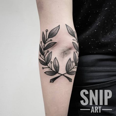 Elbow Tats, Hart Tattoo, Back Of Leg Tattoos, Amsterdam Tattoo, Elbow Tattoos, Inspiration Tattoos, Disney Tattoo, Botanical Tattoo, Classic Tattoo