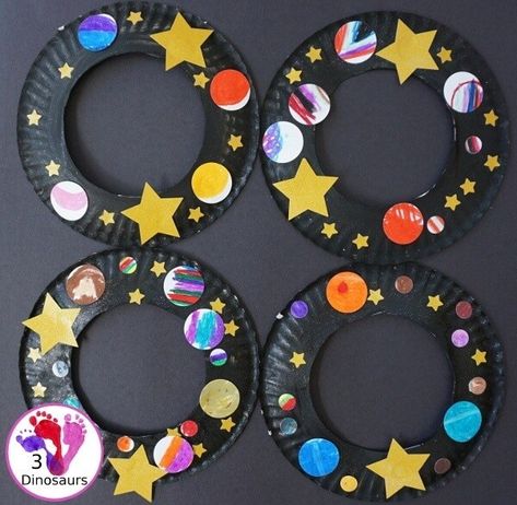 Learn about the planets, galaxies and more with these awesome Outer Space Crafts for Kids! Perfect for Show and Tell or summer STEAM projects! Outer Space Crafts For Kids, Outer Space Crafts, Space Theme Preschool, Crafts Outdoor, Decoration Creche, Space Activities For Kids, Space Preschool, Space Crafts For Kids, مشروعات العلوم