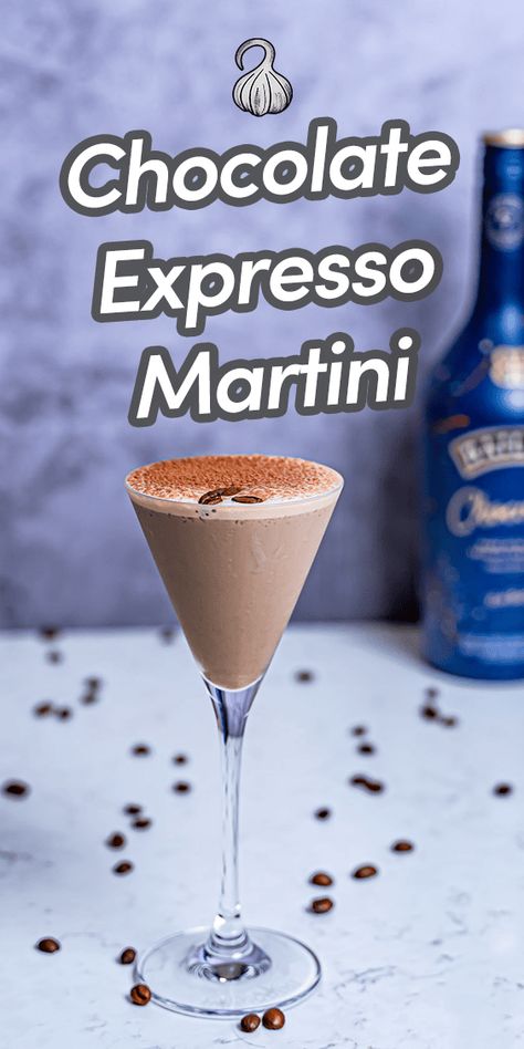 If you love chocolate and you also love coffee, you know that the two are a perfect pair. But admittedly, it can get a bit mundane, no matter how perfectly the two pair (gasp!). Now check this, chocolate espresso martini (what?! ). The chocolate espresso martini is the perfect fancy new "dessert" you need this holiday season - the Umamiologist has got you covered. Via @Umamiology Expresso Martinis Aesthetic, Chocolate Coffee Martini, Chocolate Expresso Martinis, Best Espresso Martini Recipe, Expresso Martinis, Chocolate Espresso Martini Recipe, Esspresso Martini, Chocolate Espresso Martini, Baileys Original Irish Cream