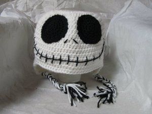 Jack Skellington in crochet!! Christmas Crochet Hat, Nightmare Before Christmas Crochet, Crochet Skull Patterns, Crochet Winter Hat, Crochet Pour Halloween, Jack Hat, Crochet Christmas Hats, Jack Skeleton, Crochet Skull