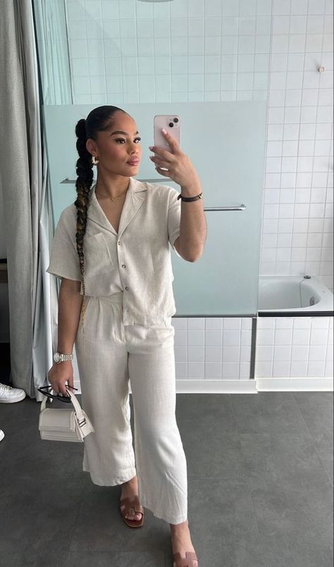 50  Modest Fashion Looks to Keep You Cool This Summer - Boss Babe Chronicles Outfit Inspo For Summer Vacation, Professional Casual Outfits Women Summer, Everyday Modest Outfits, Modest But Hot Outfits, Modest Summer Outfits 2024, Modest Summer Outfits Black Women, Modest Summer Clothes, Modest Summer Outfits Christian, Summer Modesty