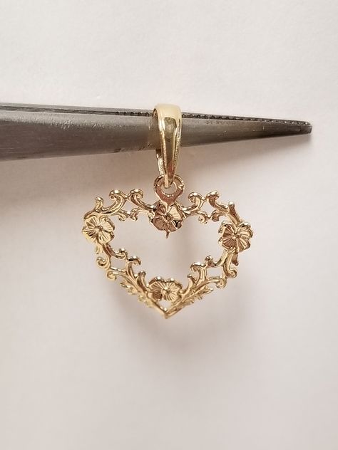 "Thanks for shopping our vintage estate store. We tend to sell well below wholesale and truly hope you enjoy all of our items. Many of the items are one of a kind, so please enjoy scrolling through the pictures and hopefully something will catch your eye. Estate 14k yellow gold Victorian heart flower pendant detailed beading. We also have listed ring that matches this pendant in another listing G12. Pendant Size: 3/4\" by 5/8\" Bail: 3mm Weight: 0.61 gram Marked 14k gold and is a beautiful penda Unique Gold Jewelry, Fantasy Earrings, Gold Heart Pendant, Gold Pendant Jewelry, Snake Jewelry, Heart Flower, Jewelry Accessories Ideas, Dope Jewelry, Gold Jewelry Necklace