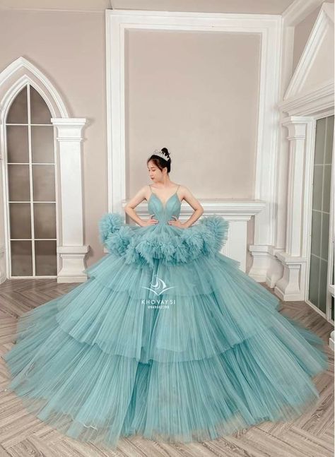 Barbie Frocks For Women, Aesthetic Ball Gowns, Frocks For Women, Beautiful Gown Designs, Fairytale Gown, Bridal Party Gowns, Long Gown Design, Cute Dresses For Party, Gowns Dresses Elegant