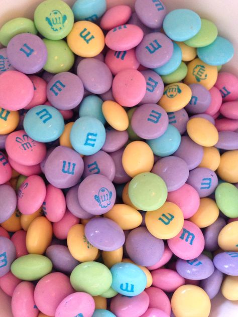 M And Ms Aesthetic, M And M Aesthetic, M Ms Aesthetic, Pastel Purple Theme Aesthetic, Pastel Cupcakes, M And M, Rainbow Candy, Food Wallpaper, Rainbow Aesthetic