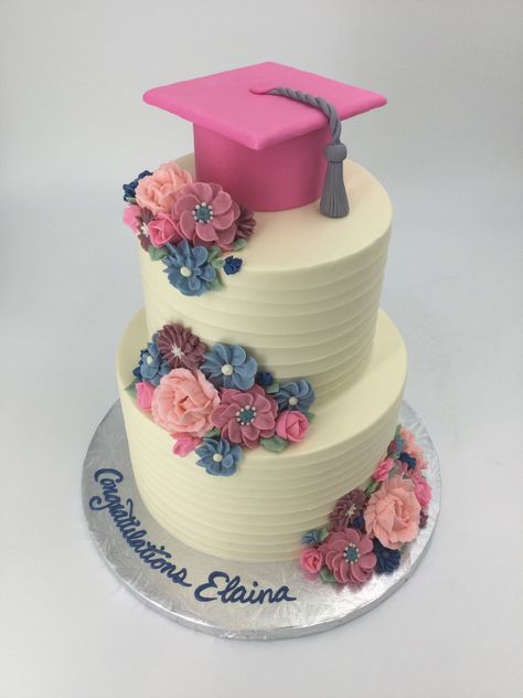 Graduation Cakes For High School 2020, Pink Grad Cake, Pink Grad Cap, Cookie Decorating Tips, Graduation Cap Cake, Graduation Cake Pops, Grad Cakes, Graduation Treats, Pink Buttercream