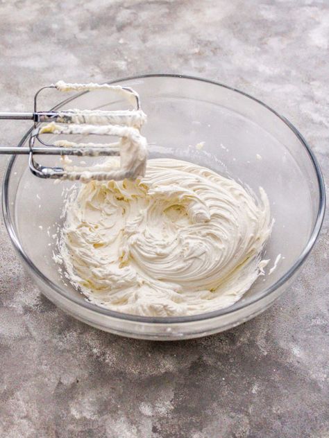 Vanilla Buttercream Frosting - Eats Delightful Triple Coconut Cream Pie, Best Lemon Cake Recipe, Chocolate Peppermint Cupcakes, Peppermint Cupcakes, Coconut Cream Pie Recipes, Homemade Carrot Cake, Gluten Free Carrot Cake, Vanilla Recipes, Grape Salad