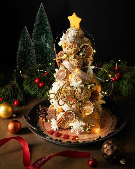 Profiterole Christmas Tree, Christmas Croissant Ideas, Christmas Profiteroles, Choux Christmas, Croquembouche Christmas, Christmas Croquembouche, Choux Tower, Profiterole, Christmas Pastries