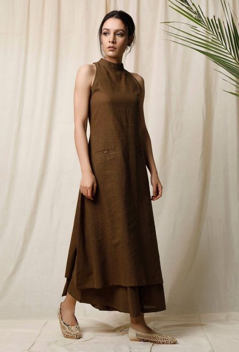 Cotton Slub Dress, Halter Neck A Line Dress, Halter Neck Salwar Suit, Basic Kurti Designs, Halter Neck Suit Design, Halter Neck Dress Indian, Halter Neck Suits Indian, Halter Neck Designs, Halter Neck Kurta