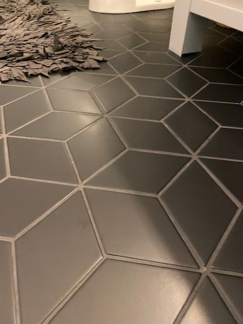 Sunroom Tile, Bathrooms Classic, Geometric Tiles Bathroom, Bathroom Floor Tile Patterns, Rhombus Tile, Diamond Tile Pattern, Kids Bathroom Remodel, Romantic Bathrooms, Patterned Bathroom Tiles