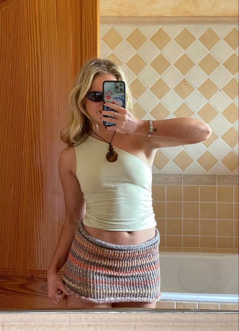 @chloefraterr on Instagram - cute spring summer outfit inspo fashion look knit skirt pattern chunky knit crochet skirt stripes pastel outfit chunky necklace trend 90s fashion style Y2K sport style sunglasses scandi girl inspo copenhagen fashion look Crochet Mini Skirt Outfit, Knit Mini Skirt Outfit, Striped Skirt Outfit, Chunky Knit Crochet, Scandi Girl, 90s Mini Skirt, Knit Skirt Pattern, Fit Pics, Crochet Festival