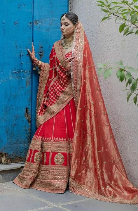 Indian Bridal Wear Red, Best Indian Wedding Dresses, Indian Wedding Gowns, Red Bridal Dress, Lehenga Saree Design, Latest Bridal Lehenga, Couple Wedding Dress, Wedding Lehenga Designs, Indian Bride Outfits