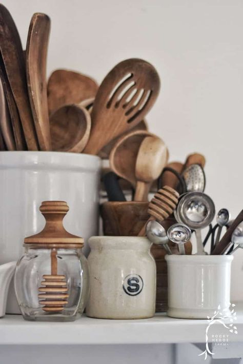 Valentines Room, Pantry Inspiration, Wooden Cooking Utensils, Farmhouse Decor Kitchen, Zero Waste Kitchen, Open Kitchen Shelves, Tidy Kitchen, Rustic Kitchen Decor, Wooden Utensils