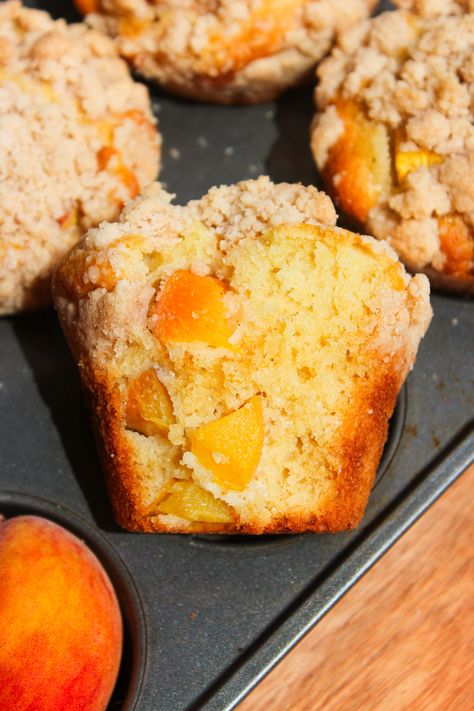 Peach Streusel Muffins - Taffey Bakery Peach Muffin, Taffey Bakery, Peach Streusel, Peach Muffin Recipes, Blueberry Streusel Muffins, Rhubarb Muffins, Peach Muffins, Butter Pecan Cookies, Streusel Muffins