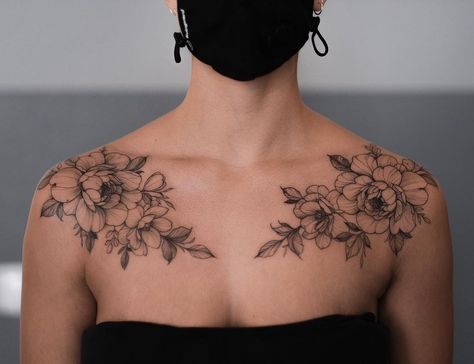 Chest Tattoo Flowers, Collar Tattoo, Hairline Tattoos, Stomach Tattoos Women, Floral Tattoo Shoulder, Small Chest Tattoos, Torso Tattoos, Fineline Tattoo, Chest Tattoos For Women