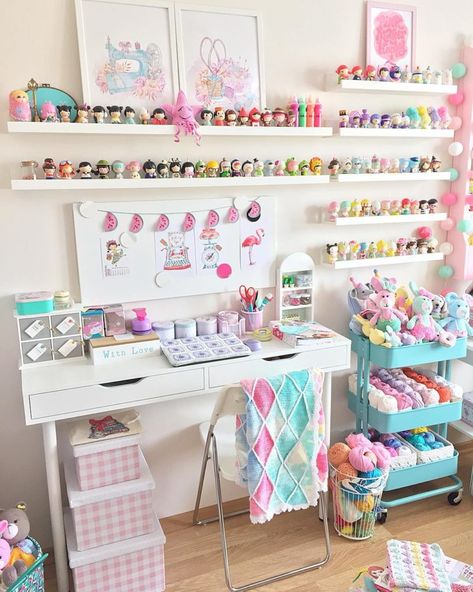 12 Drool Worthy Craft Room Ideas That Will Make You Drool - Craftsonfire Craft Room Ideas, Craft Organisation, Zimmer Diy, Small Craft Rooms, Room Organisation, Cute Room, Dream Craft Room, Craft Room Design, Sewing Space