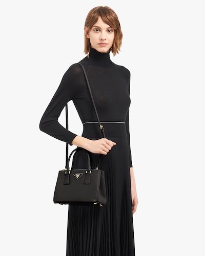 Prada Galleria Bag, Leather Small Bag, Prada Galleria, Prada Collection, Bag Prada, Bag Women, Small Bag, Online Accessories, Leather Handle