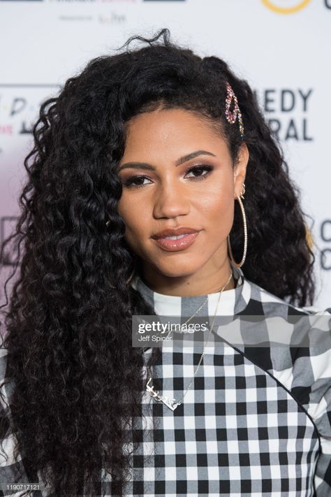 News Photo : Vick Hope attends the "Friends Festive" VIP... Vick Hope Hair, Vick Hope, Curly Hair Extensions, Curly Hair Wig, Air Dry Hair, Rose Gold Hair, Coily Hair, Gold Hair, Naturally Curly