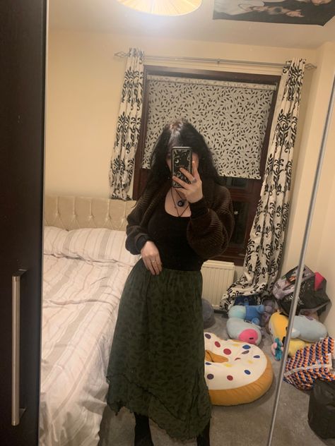 Dark Green Maxi Skirt Outfit, Long Skirt Outfits Fairycore, Green Maxi Skirt Outfit, Long Black Skirt Outfit Fairy Grunge, Long Skirt Fairycore, Spring Gothic Long Maxi Skirt, Flowy Skirt Outfit, Gothic Flowy Black Maxi Skirt, Dark Green Skirt