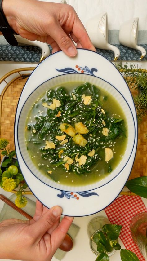 This spinach and shrimp soup is a homemade Vietnamese staple. It also may be the healthiest, fastest soup you’ll ever make! Beryl Shereshewsky, Shrimp And Spinach, Soup With Shrimp, Asian Soups, Steamed White Rice, Shrimp Soup, Egg Coffee, Creamy Coffee, Asian Soup