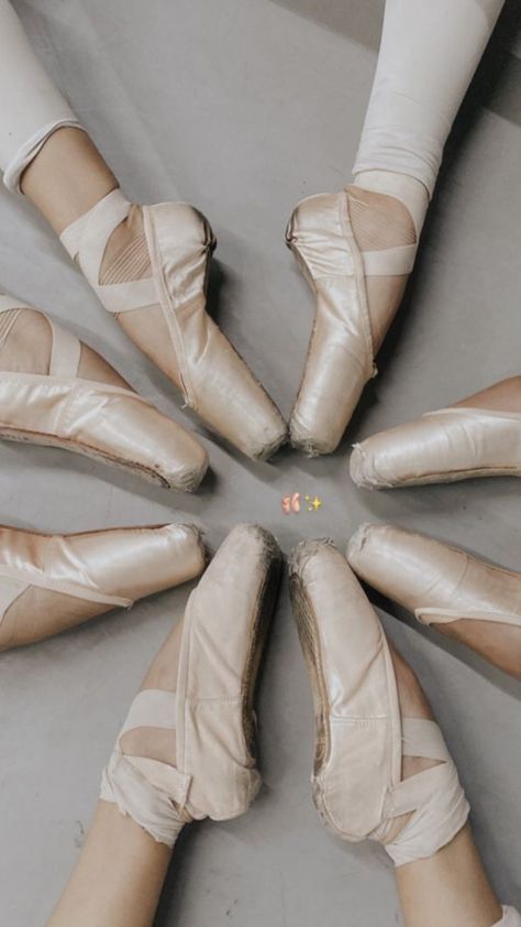 Not mine x Colored Pointe Shoes, Pointe Shoes Photography, Balerinas Shoes, Dancer Quotes, Ballet Images, Dancer Lifestyle, Ballet Pointe Shoes, Shoes Wallpaper, Ballet Beauty