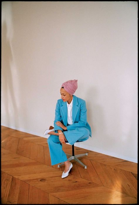 zadie s. 🌹 Zadie Smith Style, Zadie Smith, Quick Fashion, Hair Wrap Scarf, Best Mens Fashion, Charlie Chaplin, Role Model, Men Style Tips, Fashion Tips For Women