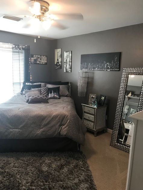 Grey Baddie Bedroom, Derra Taylor Bedroom, Room Ideas With Black Walls, Grey Black Room Bedroom, Black Bed Ideas Decor, Dark Grey Room Ideas Bedroom Aesthetic, Dark Grey Room Inspo Bedroom, Grey And Black Bedroom Ideas For Women, Room Ideas For Black Women