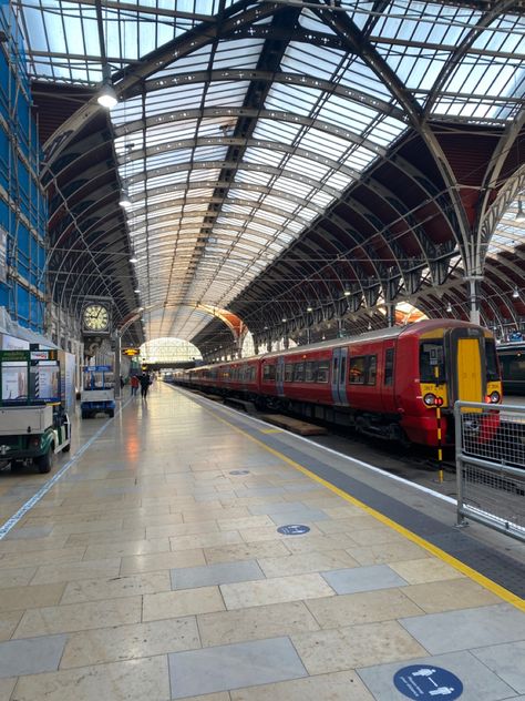 Train Stations Aesthetic, London Train Station Aesthetic, Paddington Aesthetic, Bored Pictures, London Train Station, Train Station Aesthetic, London Morning, London Train, Paddington Station