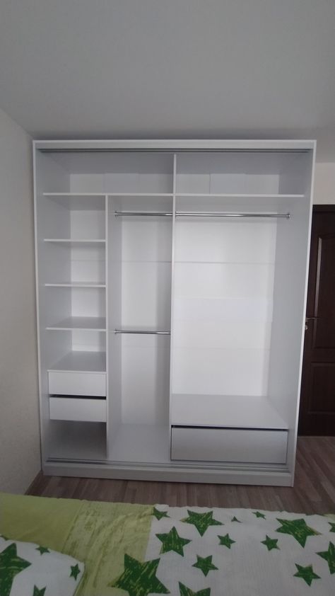 Ladies Wardrobe Design Ideas, Layout For Small Bedroom, Ideas Para Closet Pequeños, Ideas De Closet, Small Closet Design, Creating A Capsule Wardrobe, Wardrobe Revamp, Dressing Design, Closet Organization Ideas