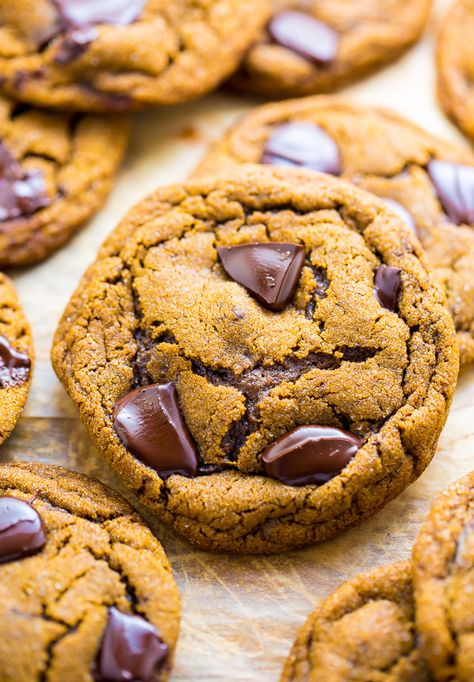 Christmas Dessert Gifts, Gingerbread Chocolate, Chocolate Gingerbread Cookies, Christmas Cookie Swap, Chocolate Gingerbread, Baker By Nature, Cookies Gingerbread, Bread Cookies, Christmas Cookies Gift