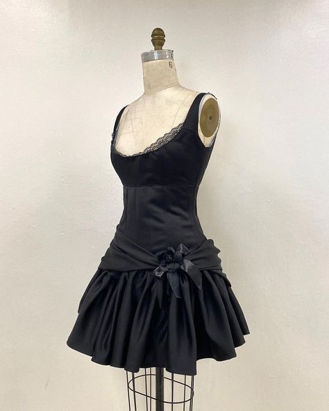 Say Yes To Heaven, Duchess Satin, Black Short Dress, Pretty Prom Dresses, Alternative Outfits, To Heaven, Hoco Dresses, Really Cute Outfits, Performance Outfit