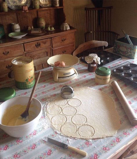 Grandma Aesthetic, Cottagecore Kitchen, The Old Ways, Picnic Hamper, Old Ways, Cottage In The Woods, Fruit Vegetables, Grandma Core, Growing Fruit