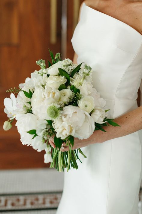 Georgian Hall venue in Athens, Ga. Modern, classy, and romantic traditional wedding. Classic white and green wedding florals. Urban Chic Wedding, Bridal Bouquet Spring, Green Wedding Flowers, Jose Villa, Green Bouquet, All White Wedding, White Wedding Bouquets, Second Line, Athens Ga