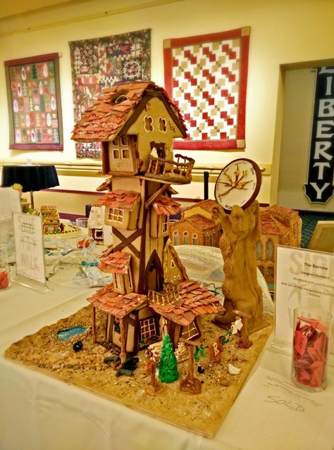 The Burrow Harry Potter Gingerbread House Ideas, Gingerbread House Harry Potter, Hogwarts Gingerbread House, Harry Potter Gingerbread House, Themed Gingerbread House, Mrs Weasley, Homemade Gingerbread House, Gingerbread House Ideas, Gingerbread House Patterns