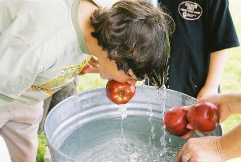 15 Family Fun Outdoor Games Art Brainstorm, Apple Bobbing, Family Reunion Activities, Beer Olympics, Olympics Party, October Fest, Fun Halloween Party Games, Apple Festival, Farm Themed Party