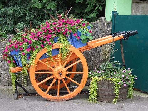 Wheelbarrow Decor, Flower Vendor, Flower Carts, Wagon Garden, Full Garden, Garden Wagon, Wheelbarrow Garden, Wagon Wheels, Wheel Barrow