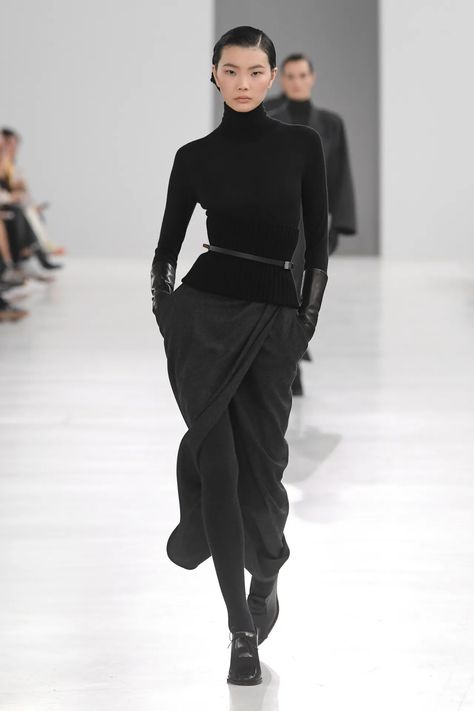 Max Mara Fall 2024 Ready-to-Wear Runway, Fashion Show & Collection Review [PHOTOS] Max Mara Dress, Its Fall, Show Collection, Fashion Week Runway, Luxury Dress, Fashion Show Collection, 2024 Collection, Fall 2024, Office Fashion