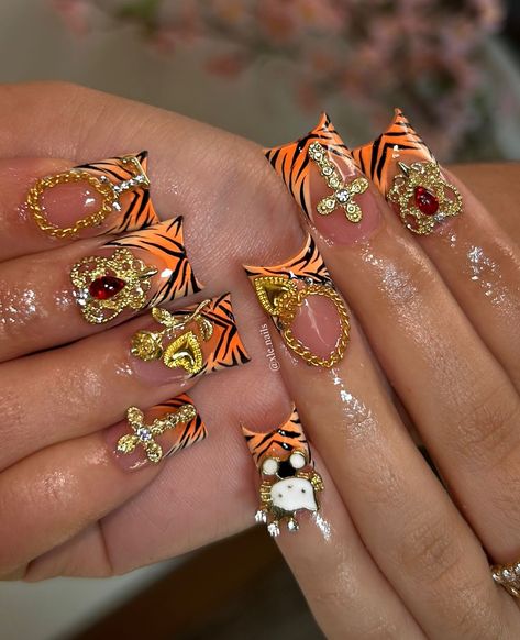 Cincinnati Bengals Nails, Nails Inspo Orange, Medium Freestyle Nails, Art Nails Design Ideas, Lip Nails, Nail Inspired, Nails Charms, Hello Nails, Punk Nails