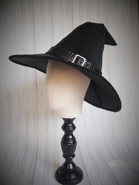 Witch Hat Edward Male Fantasy Accessories, Big Wizard Hat, Fancy Witch Hat, Male Witch Aesthetic Fashion, Witch Hat Reference, Bmth Outfit, Male Witch Outfit, Witch Hat Ideas, Wizard Accessories