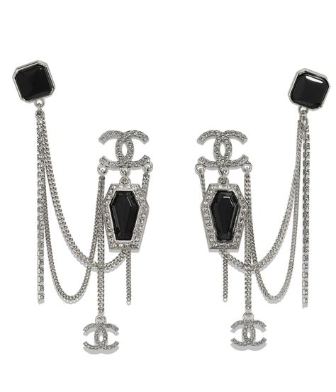 Metal, Glass Pearls, Glass & StrassSilver, Black & Crystal Ref.  AB7699 B07453 NG609 Black Chanel Earrings, Black Accessories Png, Concert Accessories, Accessories Png, Kpop Earrings, Chanel Fashion Show, Chanel Official, Chanel Official Website, Monochrome Fashion