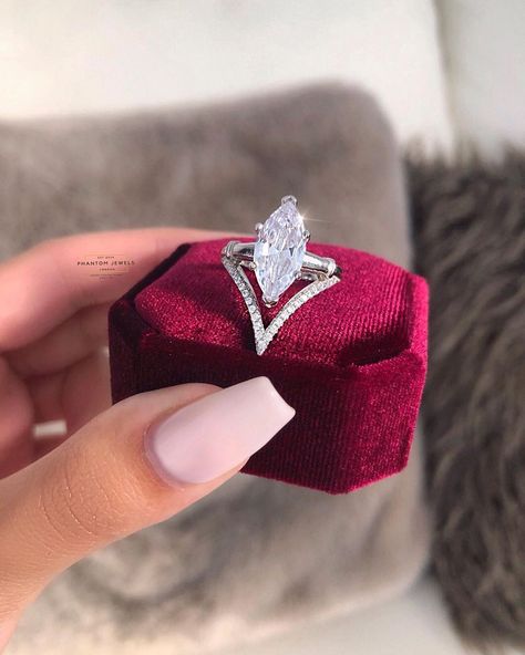 WWW.PHANTOMJEWELS.CO.UK on Instagram: “Who else is obsessed with this shape? ♥️” Marquise Cut Engagement Ring, Retro Ring, Engagement Ring Shapes, Bridal Wedding Rings, Gothic Rings, Sterling Silver Engagement Rings, Engagement Ring Sizes, New Metal, Art Deco Ring