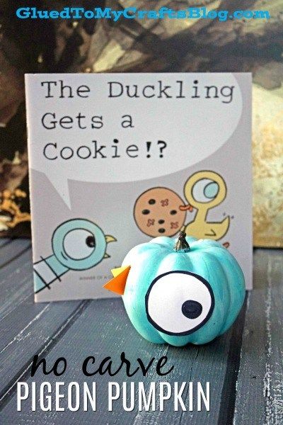 Pigeon Storybook Pumpkin, Pigeon Pumpkin Character, Mo Willems Pigeon Costume, Pumpkin Painting Ideas Book Characters, Pigeon Pumpkin, Storybook Pumpkin Ideas, Literary Pumpkins, Pumpkin Craft Ideas, Storybook Pumpkin